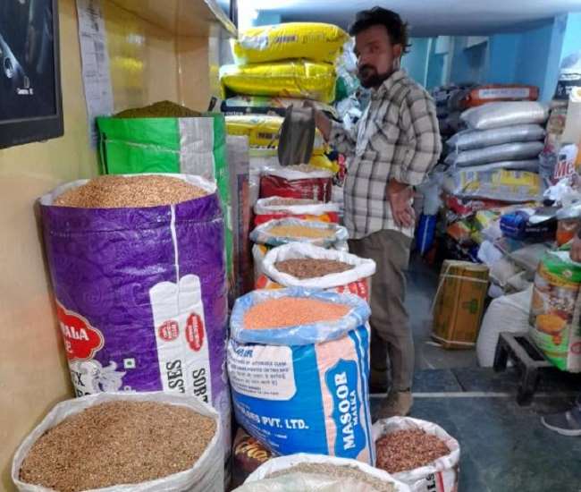 कोरोना की बढ़ती जा रही है दहशत, दो दिन में दाल-तेल, रिफाइंड सब महंगे Aligarh news