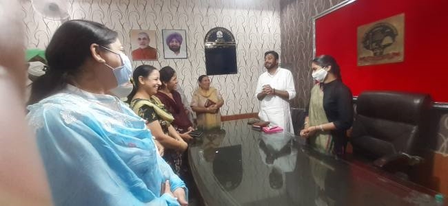 पहली ही बैठक में एक्शन मोड पर दिखीं मेयर नीतिका भल्ला