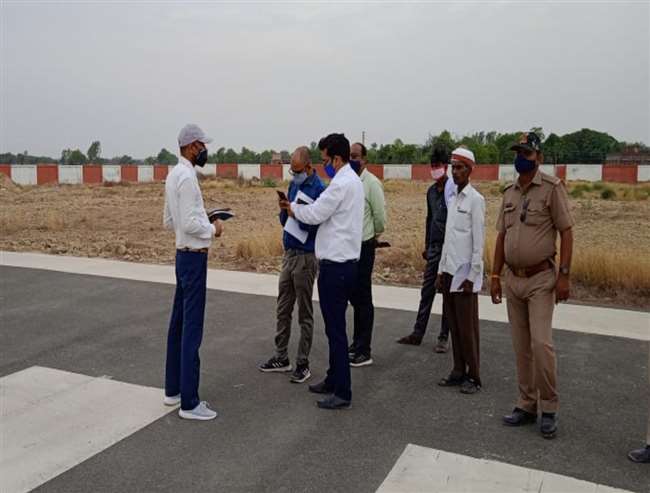 आजमगढ़ में प्रशासनिक टीम ने मंदुरी एयरपोर्ट का किया निरीक्षण, जल्द उड़ान शुरू होने की उम्मीद
