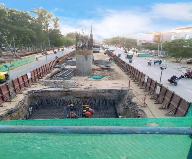 Agra Metro Rail Project: आकार लेने लगा है आगरा मेट्रो का पहला स्टेशन, पिलर्स के आधार का अर्ध-शतक भी पूरा