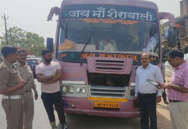 टूरिस्ट परमिट लेकर सवारियां ढो रही पांच बस सीज