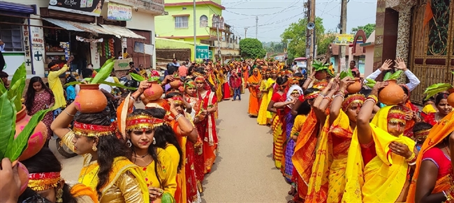 भव्य कलश यात्रा के साथ शतचंडी महायज्ञ अनुष्ठान प्रारंभ