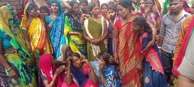 दहेज में बाइक नहीं मिली तो विवाहिता को मार डाला