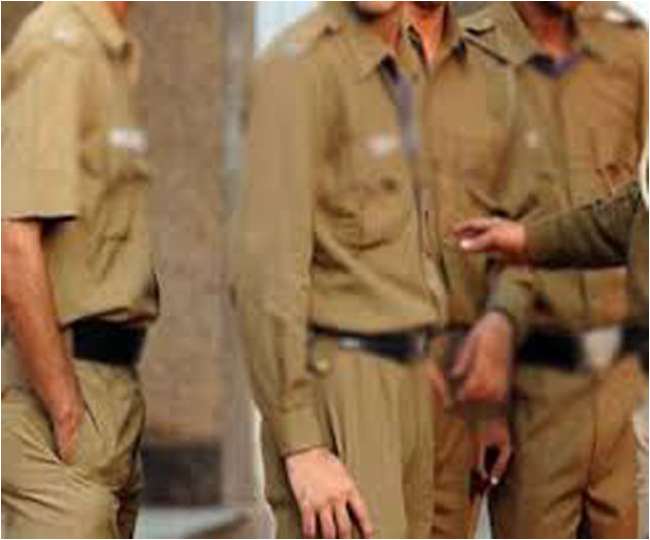 Nawada News: शराब धंधेबाज के घर पर रेड करने गई पुलिस टीम पर हमला, रोड़ेबाजी में तीन घायल