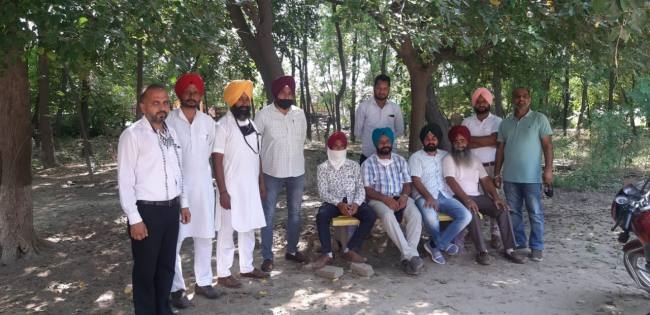 मनरेगा कर्मियों ने की कच्चे मुलाजिमों को पक्का करने की मांग
