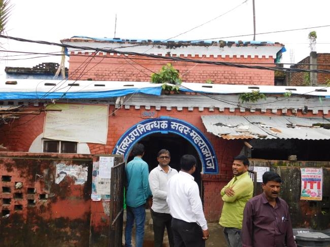 जर्जर भवनों को लेकर बेसुध हैं जिम्मेदार, खतरा बरकरार