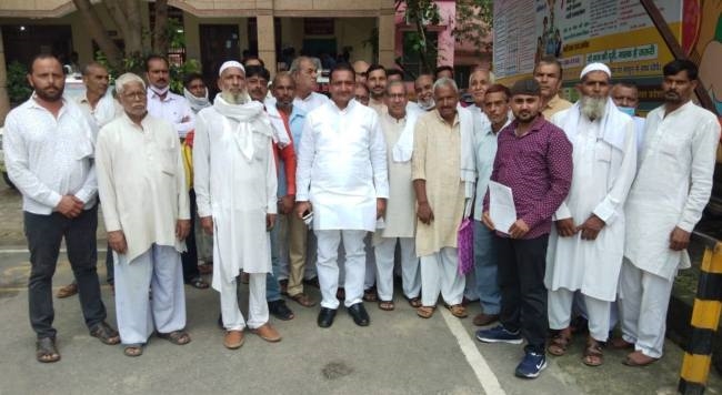 दिल्ली-देहरादून हाइवे पर सर्किल रेट बढ़ाने को डीएम से मिले किसान