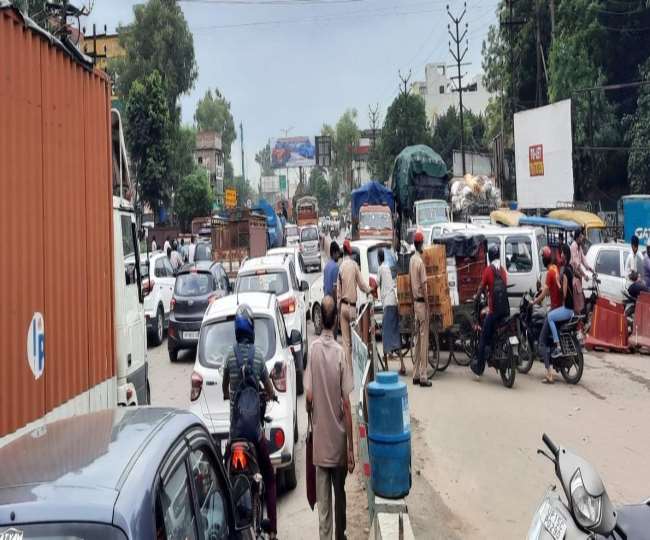 Traffic Jam On Delhi Road: दिन निकलते ही दिल्ली रोड पर लगा लंबा जाम, घंटो परेशान हुए लोग