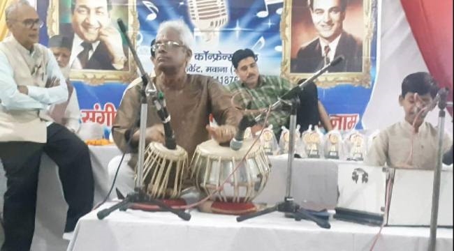 नवोदित फनकारों ने रफी व मुकेश के नगमे सुना किया मंत्रमुग्ध