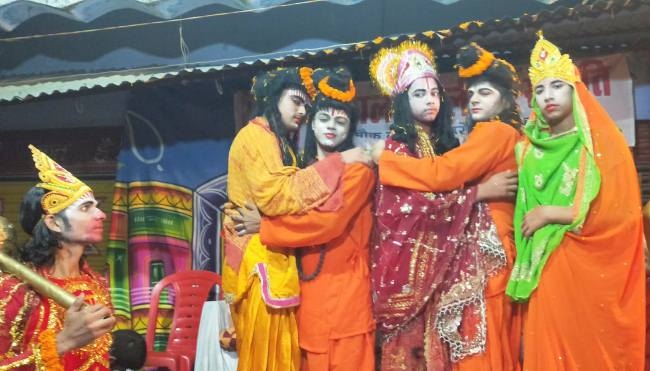 भरत मिलाप की मनोरम झांकी देख जनसमूह भाव विह्वल
