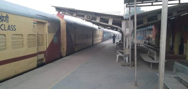भट्टूकलां में प्रतिदिन रेलवे यात्री आय 45 हजार से घटकर हुई 8 हजार, रेलवे को लग रहा घाटा