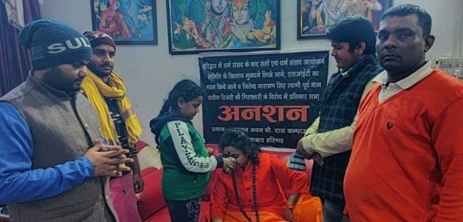 अलीगढ़ में अखिल भारत हिंदू महासभा की सचिव डा. अन्नपूर्णा ने समाप्त किया अनशन