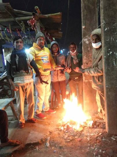 सर्द हवाओं ने बढ़ाई ठिठुरन, जनजीवन अस्त व्यस्त
