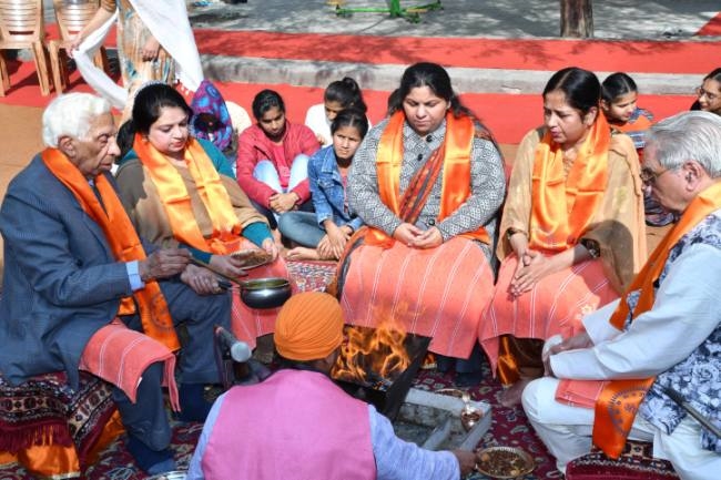 परमात्मा से महाविद्यालय की उन्नति के लिए की कामना