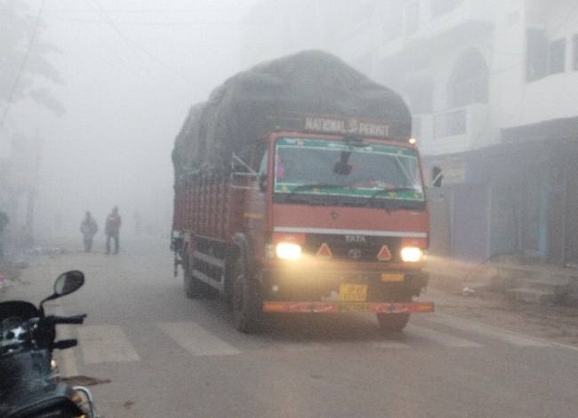 धूप भी नहीं दे सकी ठंड से राहत