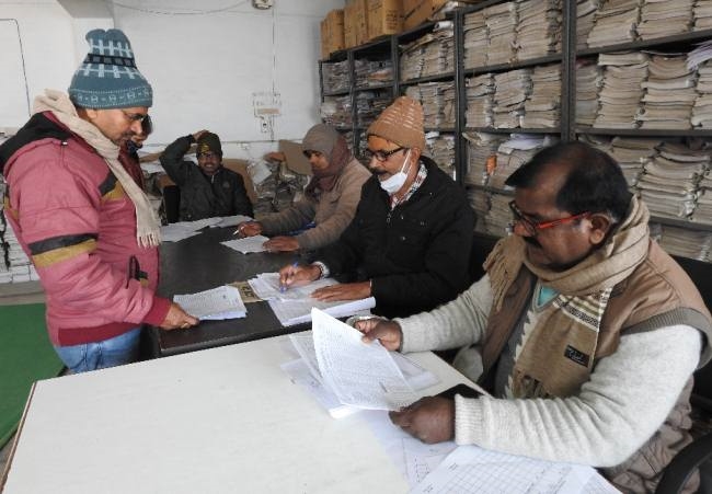बलिया के 14251 सेवा मतदाताओं की भी कम नहीं अहमियत