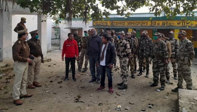 संवेदनशील केंद्रों पर पुलिस व सीआइएसएफ ने किया फ्लैग मार्च