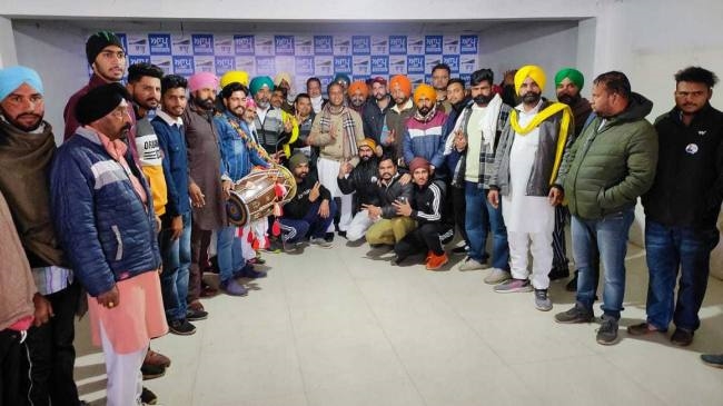 भगवंत मान के समर्थकों ने मनाई खुशी