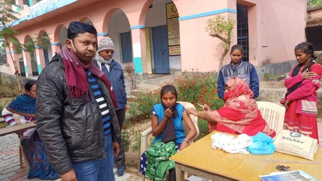 अभिभावक 15 से 18 साल के किशोरों को लगवाएं टीका