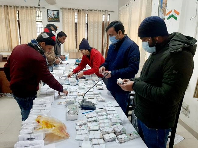 डाक से घर पहुंचेंगे नए मतदाता पहचान पत्र