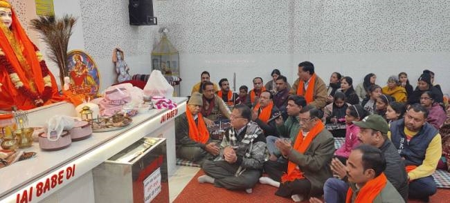 चौकी सजाकर किया बाबा
बालक नाथ जी का गुणगान