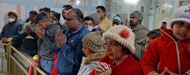 पाठशाला मंदिर में भक्तों ने
किया हनुमान चालीसा का पाठ