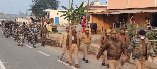 पैरामिलिट्री के जवानों ने मतदाताओं को कराया सुरक्षा का अहसास
