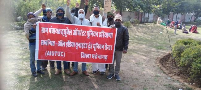 ट्यूबवेल यूनियन के सदस्यों ने उपखंड अधिकारी को सौंपा ज्ञापन