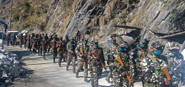एसएसबी व पुलिस जवानों ने नाचनी क्षेत्र में किया फ्लैग मार्च