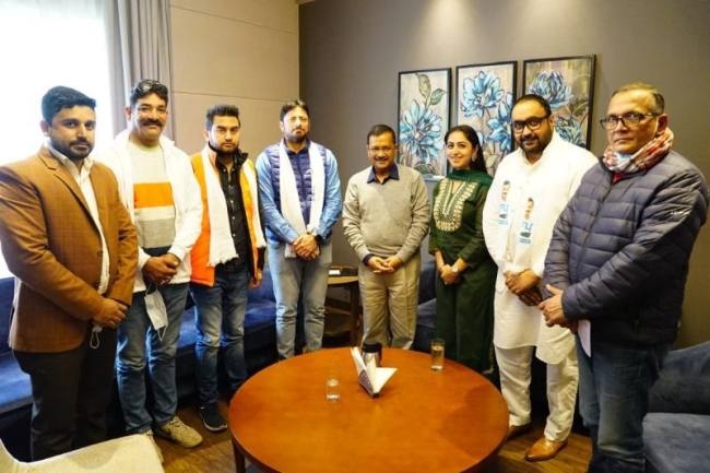 सुजानपुर : नरेश पुरी को टिकट देने से चल रहे थे नाराज, कांग्रेस हलका प्रभारी मंटू आप में शामिल