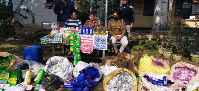 नकली सामान बनाने व बेचने का भंडाफोड़