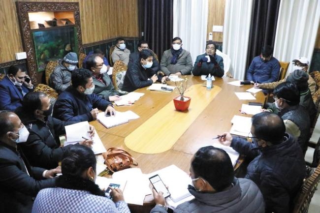 टीकाकरण की रफ्तार बढ़ाने को लगाएं 100 टीम : मंडलायुक्त