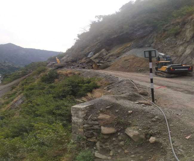 उत्तराखंड-हिमाचल बार्डर पर बड़ा हादसा, पहाड़ से गिरे मलबे की चपेट में आने से तीन व्यक्तियों की मौत