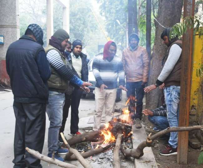 संगमनगरी में पहाड़ सी गलन, प्रयागराज में सीजन की सबसे ज्यादा ठंड, न्यूनतम तापमान चार डिग्री
