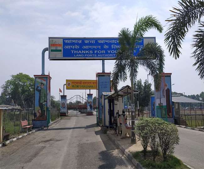 बीएसएफ की बड़ी कार्रवाई, आइसीपी पेट्रापोल पर औचक जांच में 82 ट्रक ड्राइवरों के पास से मिले फर्जी ड्राइविंग लाइसेंस