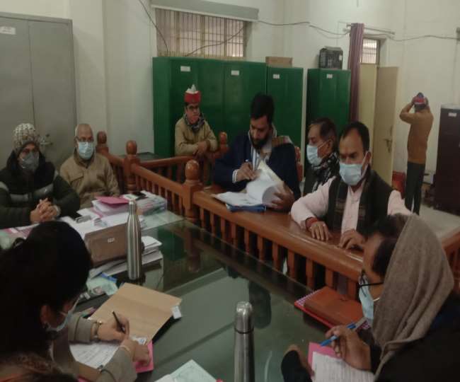 यूपी विधानसभा चुनाव 2022: अलीगढ़ में सपा, बसपा के प्रत्याशियों ने किया नामांकन, जाने क्या दिया विवरण