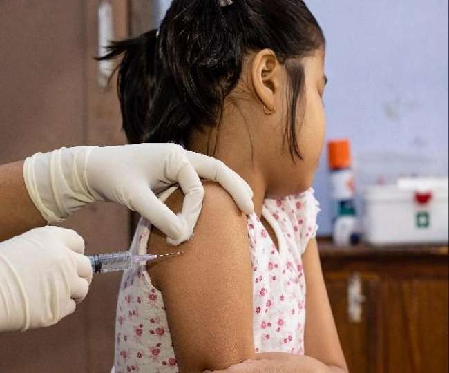 Corona Vaccine: 12 से 14 साल के बच्चों को कब लगना शुरू होगी वैक्सीन? जानिए सरकार का क्या है फैसला