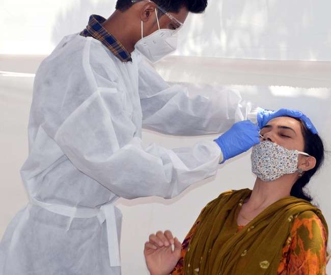 केंद्र ने राज्यों को दिया जांच बढ़ाने का निर्देश, पत्र लिखकर कोरोना टेस्टिंग में कमी का किया उल्लेख