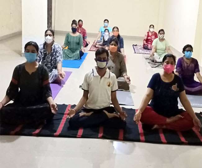आनलाइन योग से बढ़ रही मरीजों की इम्युनिटी, साझा किए अनुभव