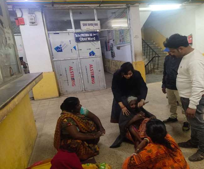 चलता फिरता नेकी का द्वार, ठंड से ठिठुरते लोगों का कर रहा उद्धार...युवाओं की टीम रात नौ से 12 बजे कर रही मदद