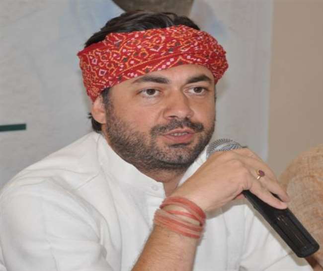यूपी में ललितेश को 'तृणमूल के फूल' खिलाने की जिम्मेदारी, सपा गठबंधन से चुनाव लड़ने की सुगबुगाहट