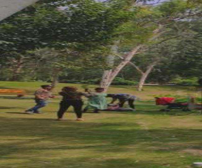 जानिए दिल्ली के कंझावला इलाके के लोगों की समस्या, नहीं है मार्निंग वाक और सार्वजनिक बैठने की जगह