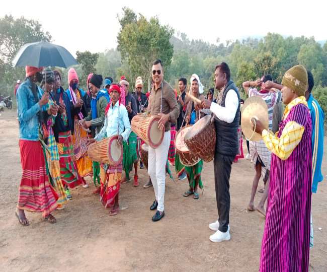 Tusu Mela: लोवाडीह पहाड़ भंगा में लगा टुसू मेला, दिखी झारखंड की संस्कृति एवं सभ्यता की झलक