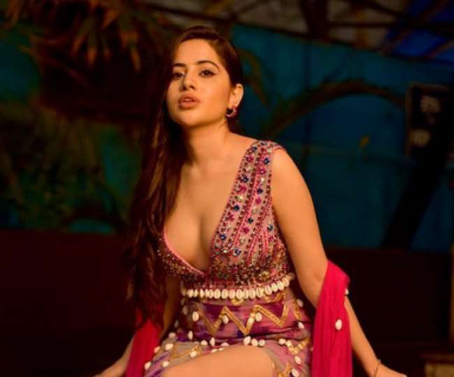 Urfi Javed के 'ओपन कोट' फोटोशूट ने इंटरनेट पर मचाया बवाल, तस्वीरें देख यूजर ने कहा- 'तौब-तोबा...'