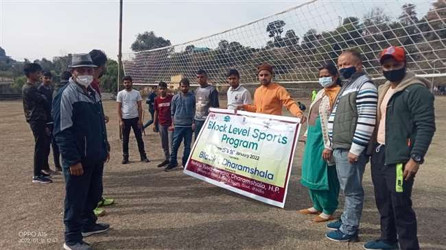खंडस्तरीय वालीबाल प्रतियोगिता में घिआणा खुर्द व कबड्डी में योल बना विजेता
