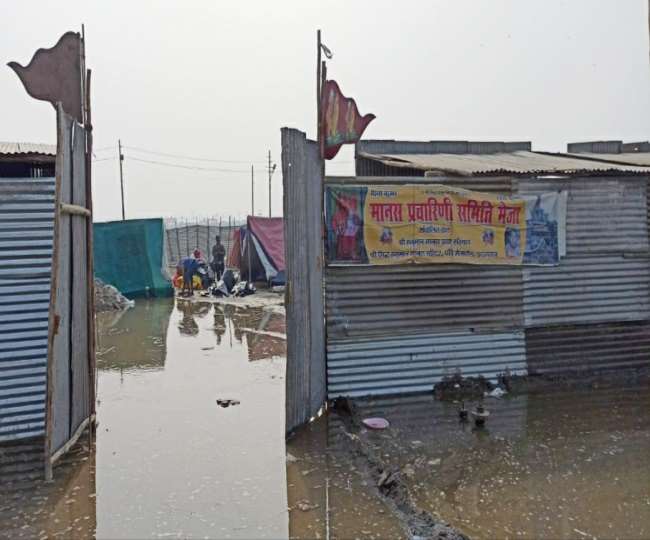 माघ मेला 2022: दलदल में लगा कल्पवासियों का शिविर, बिजली और पानी की समस्या