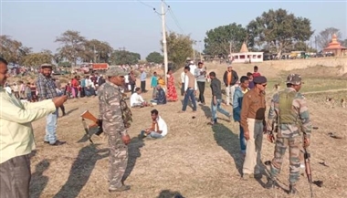 अवैध शराब के खिलाफ छापेमारी, तीन गिरफ्तार