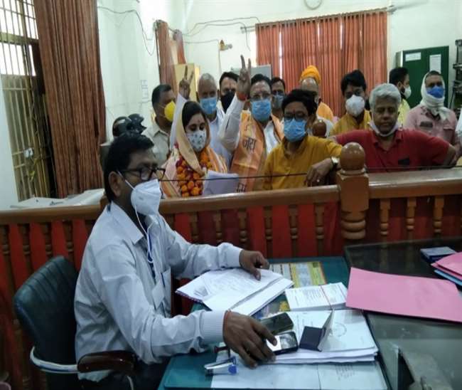 Aligarh Panchayat Chunav 2021: किसका सितारा होगा बुलंद, किसके सिर सजेगा ताज