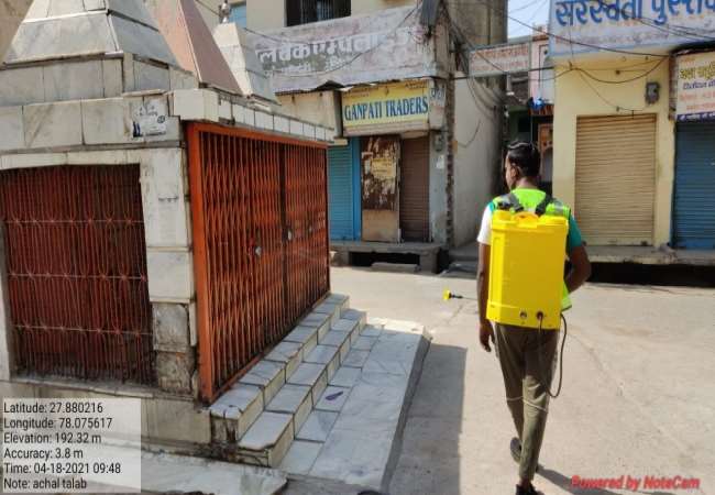 Sunday Weekly Lockdown in Aligarh: चौराहों पर लगीं प्रतिमाएं, मंदिर-दरगाह भी किए सैनिटाइज