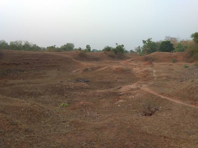 उपेक्षा के कारण सूख गया सिंगरायडीह तालाब